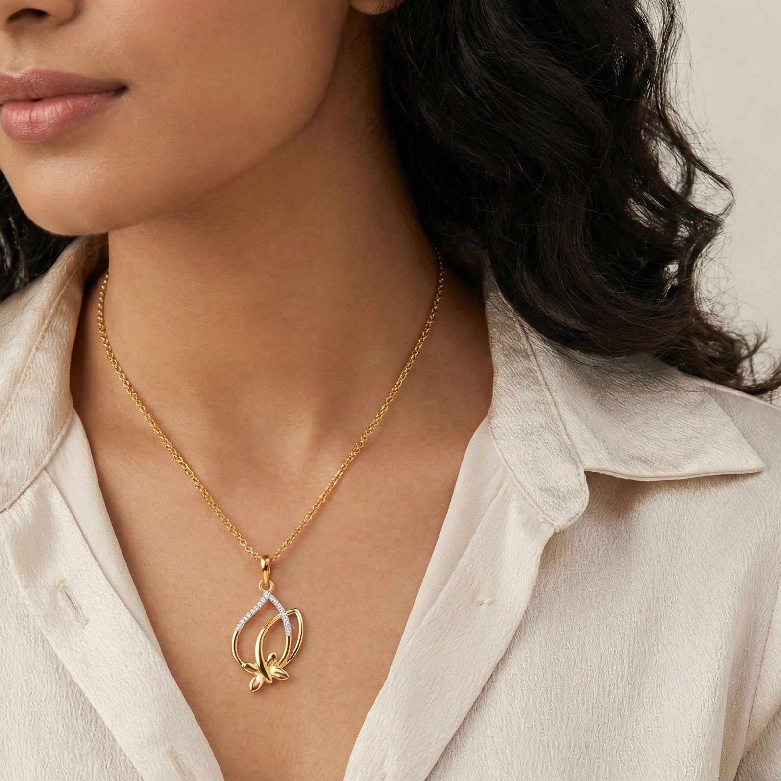 Sorelle Halo Diamond Pendant