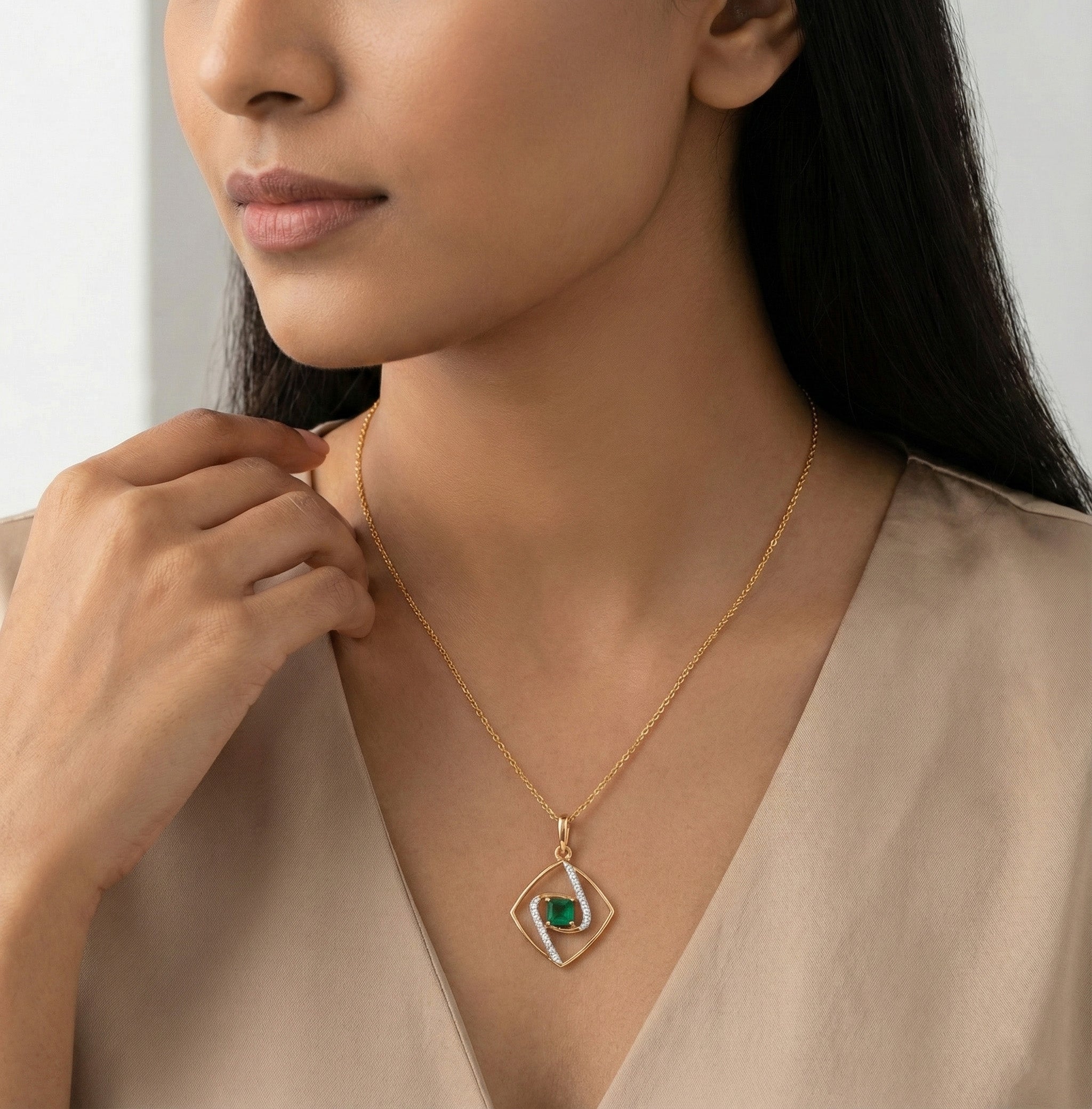 Alina Halo Diamond Pendant