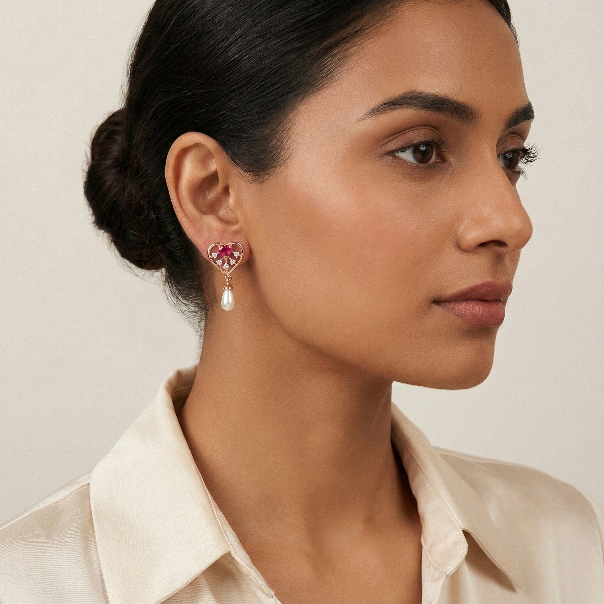 Vaelene Halo Diamond Pendant Set